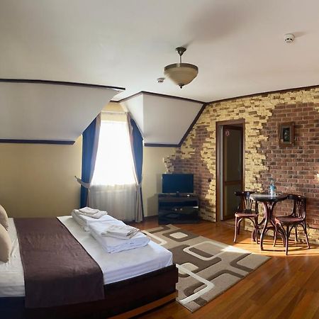 Старий Янів Hotel Ivano-Frankovo Buitenkant foto