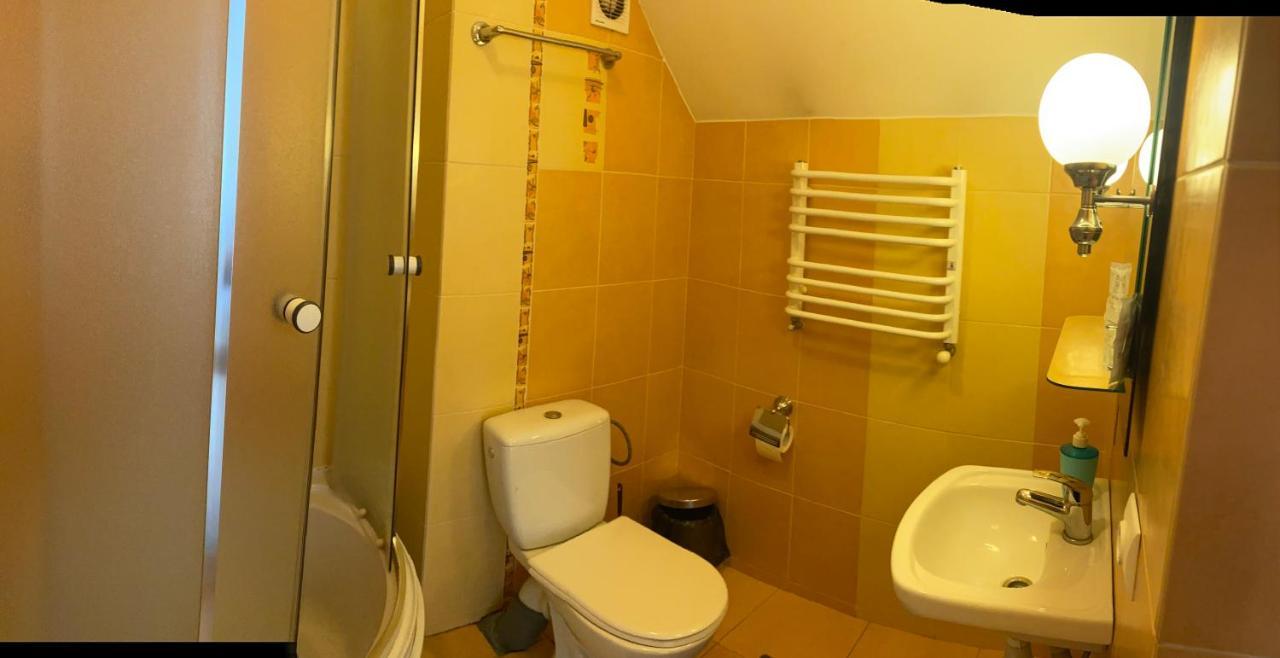 Старий Янів Hotel Ivano-Frankovo Buitenkant foto