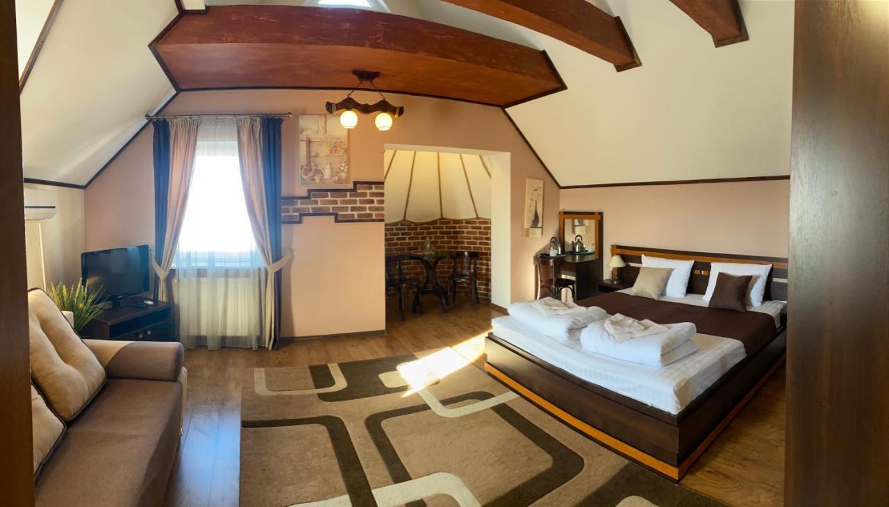 Старий Янів Hotel Ivano-Frankovo Buitenkant foto